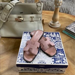 ❌SOLD❌HERMÈS ORAN PINK GLITTER SLIDES